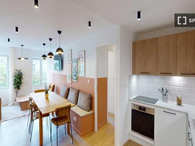 Chambre dans un appartement partagé de 9 chambres à Paris