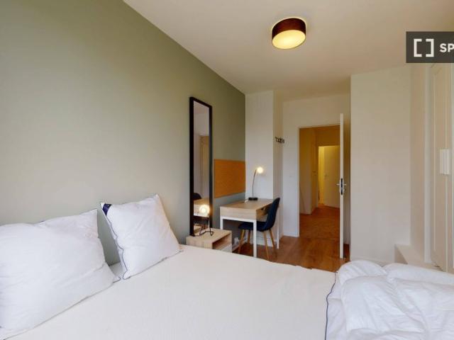 Chambre dans un appartement partagé de 10 chambres à Plateau Victor Hugo