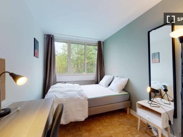 Chambre dans un appartement partagé de 10 chambres à Plateau Victor Hugo