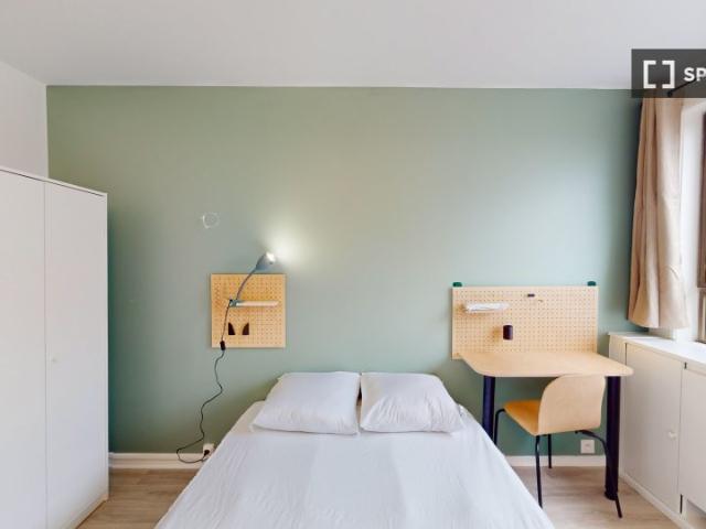 Chambre dans un appartement partagé de 10 chambres, Place des Fêtes, Paris