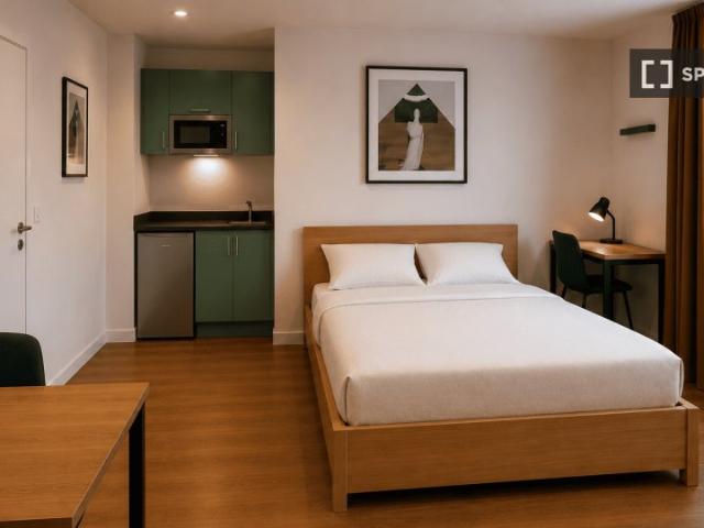 Chambre dans un appartement partagé de 11 chambres à Gare de Paris