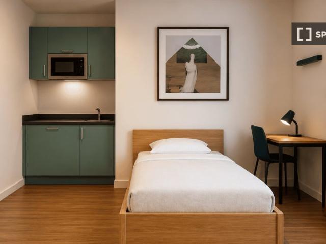 Chambre dans un appartement partagé de 11 chambres à Gare de Paris