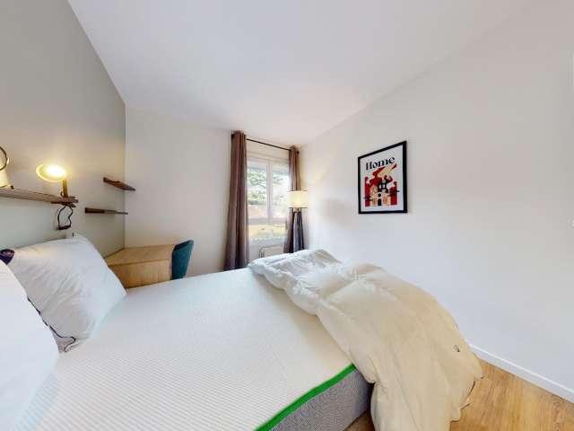 Chambre dans un appartement partagé de 12 chambres, Champs sur Marne