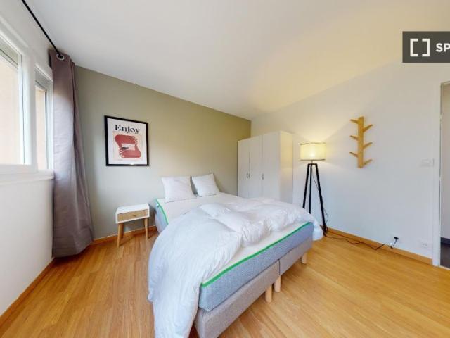 Chambre dans un appartement partagé de 12 chambres, Champs sur Marne