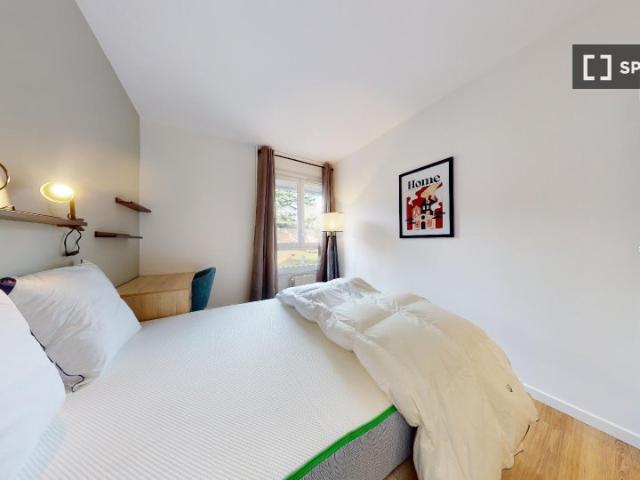 Chambre dans un appartement partagé de 12 chambres à Champs sur Marne