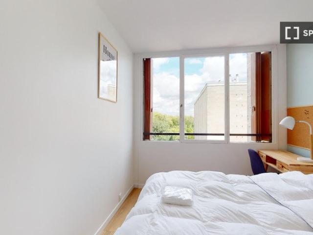 Chambre dans un appartement partagé de 12 chambres, Meudon