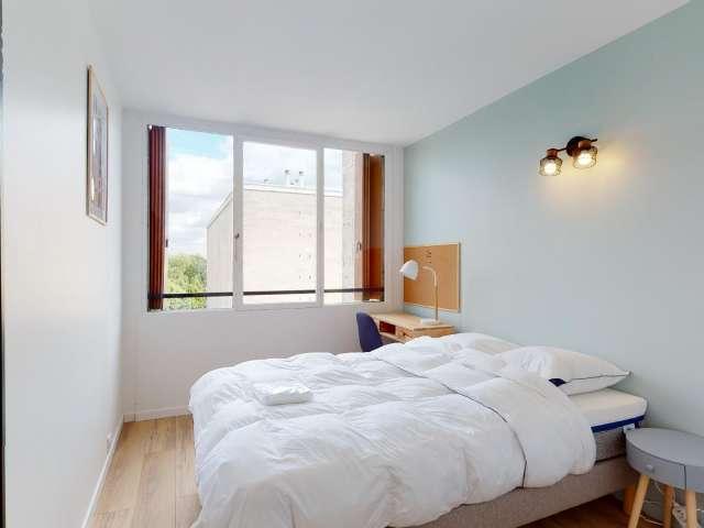 Chambre dans un appartement partagé de 12 chambres, Meudon