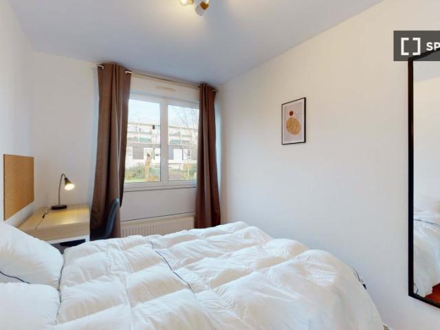 Chambre dans un appartement partagé de 12 chambres, Orée du Bois