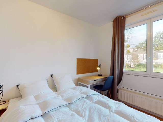 Chambre dans un appartement partagé de 12 chambres, Orée du Bois