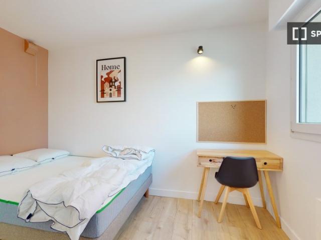 Chambre dans un appartement partagé de 18 chambres à Villejuif