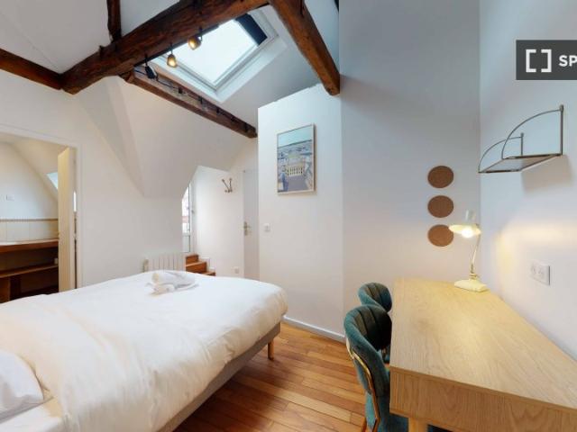 Chambre dans un appartement partagé de 18 chambres à Vivienne Gaillon, Paris