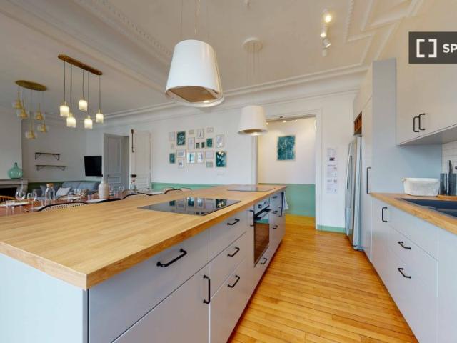 Chambre dans un appartement partagé de 18 chambres à Vivienne Gaillon, Paris