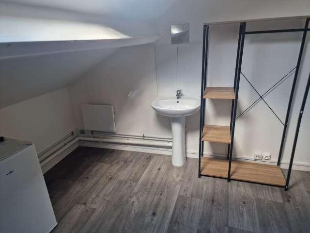 Chambre dans un appartement partagé de 2 chambres à Essonnes Robinson