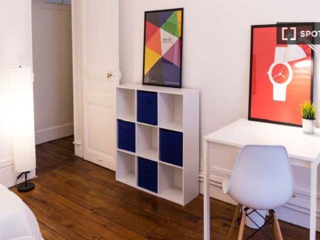 Chambre dans un appartement partagé de 3 chambres à Ternes Maillot, Paris