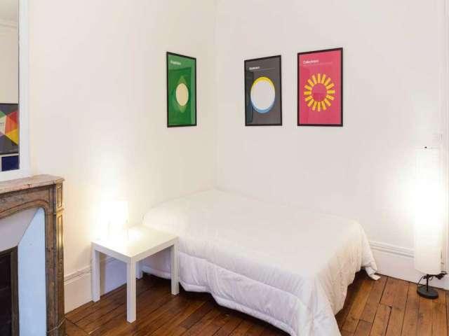 Chambre dans un appartement partagé de 3 chambres à Ternes Maillot, Paris