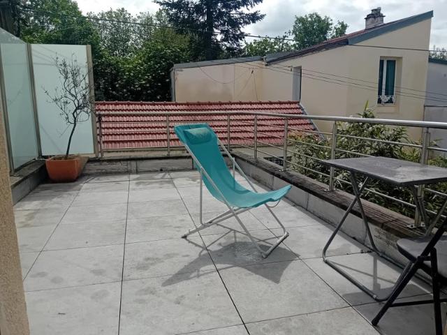 Chambre dans une maison avec jardin