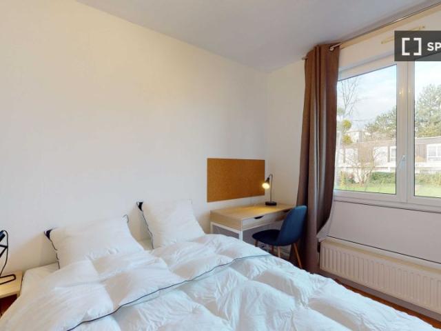 Chambre dans un appartement partagé de 12 chambres, Orée du Bois