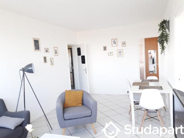 Chambre dans une colocation de 10m2