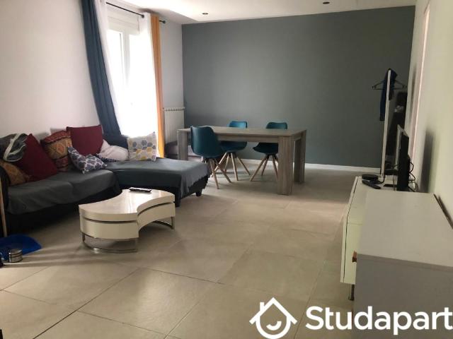 Chambre dans une colocation de 10m2
