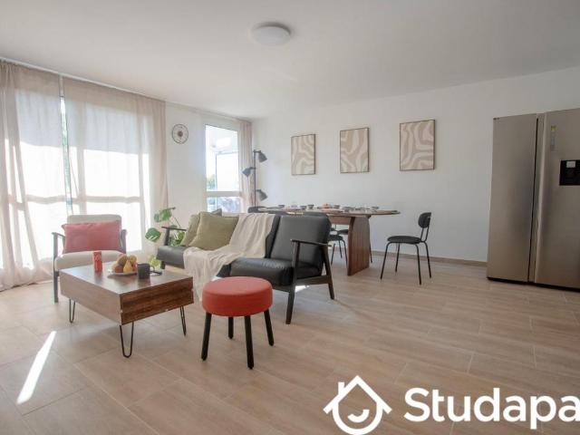 Chambre dans une colocation de 10m2