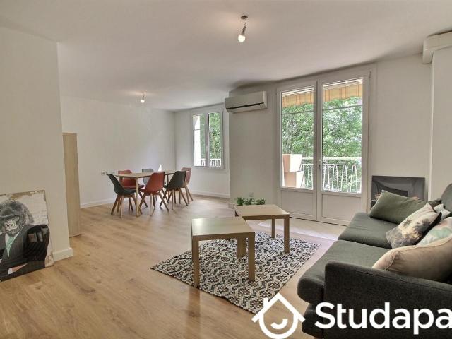Chambre dans une colocation de 10m2
