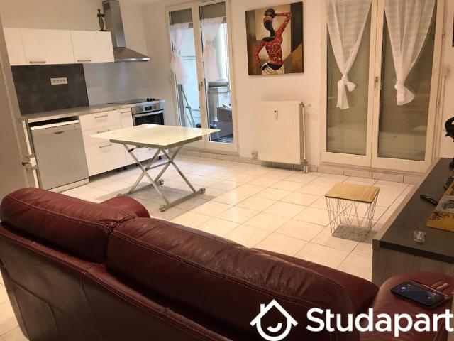 Chambre dans une colocation de 10m2