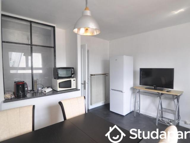 Chambre dans une colocation de 12m2