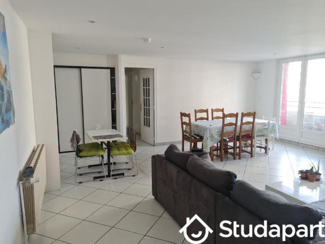 Chambre dans une colocation de 12m2