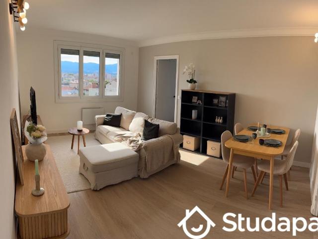 Chambre dans une colocation de 12m2