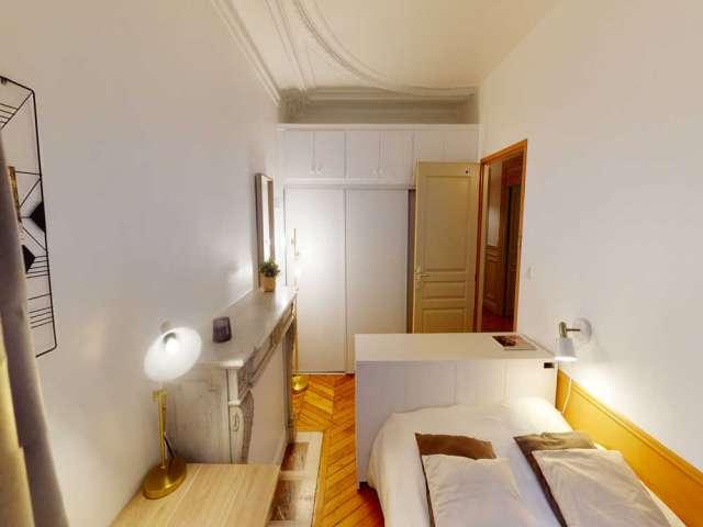 Chambre dans une colocation, Saint Philippe du Roule, Paris