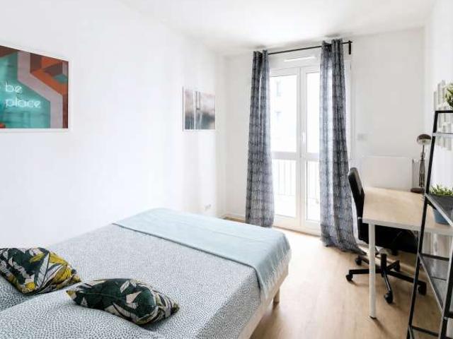 Chambre dans une colocation, Victor Hugo République, Paris