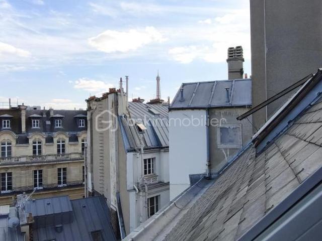 Paris – Triangle d’Or | Studette 11,75 m2 avec vue sur les toits de Paris / Tour Eiffel