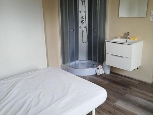 Chambre de 18m2 à louer sur Laval