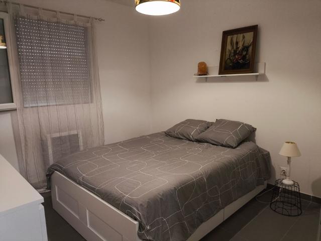 Chambre de 12m2 à louer sur Saint Chamas