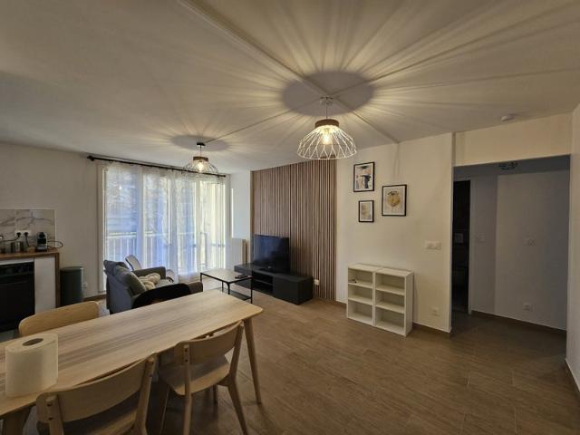 Chambre disponible dans une colocation moderne