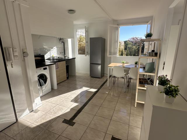 Chambre disponible en colocation filles Marseille 9ᵉ