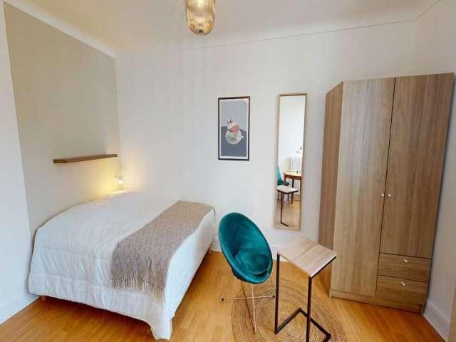 Chambre en appartement partagé, Péreire Malesherbes, Paris