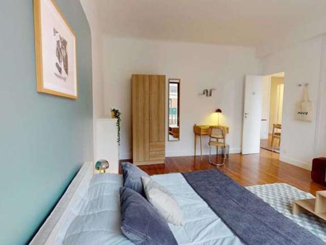 Chambre dans un appartement partagé de 5 chambres, Triangle d'Or, Paris
