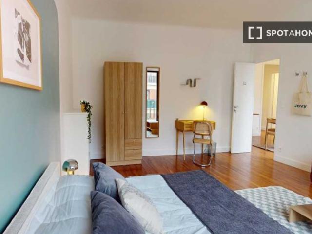 Chambre dans un appartement partagé de 5 chambres, Triangle d'Or, Paris
