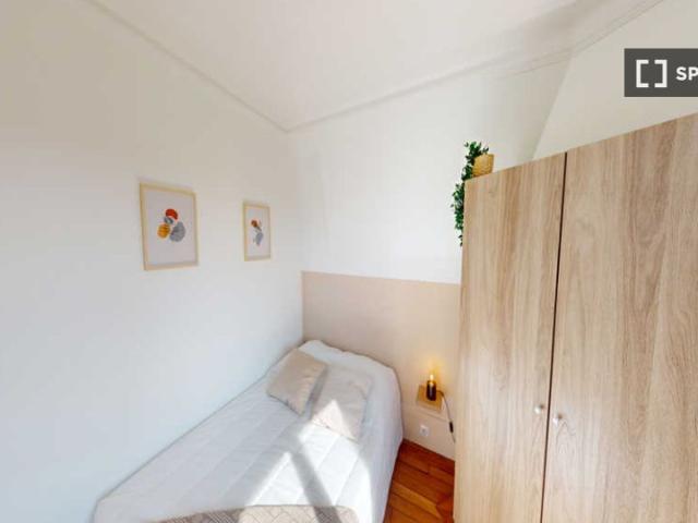 Chambre en colocation à louer à Clignancourt, Paris