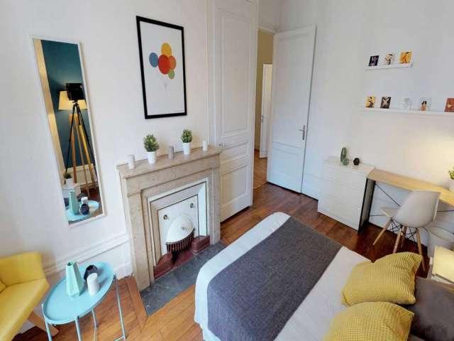 Chambre dans un appartement de 4 chambres à Lyon