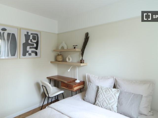Chambre en colocation à louer à La Plaine, Paris