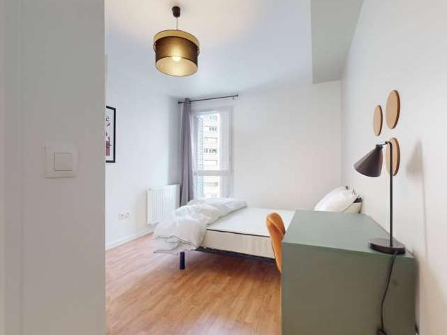 Chambre partagée à louer à République, Paris