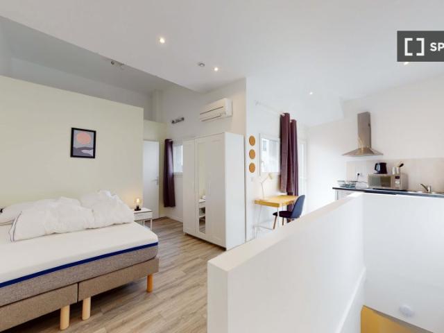 Chambre en colocation à louer à Suresnes, Paris