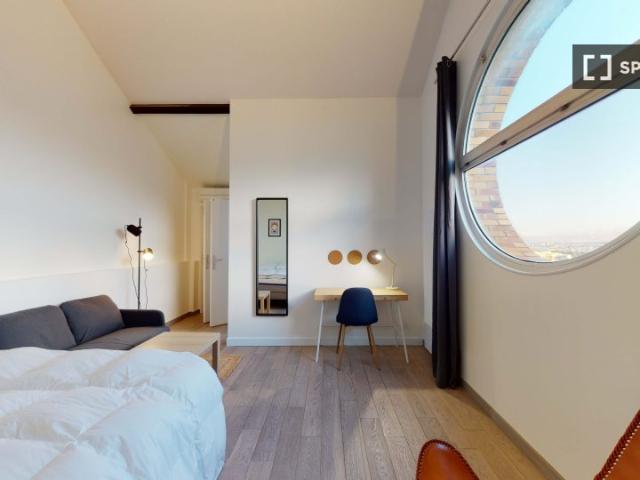 Chambre en colocation à louer à Suresnes, Paris