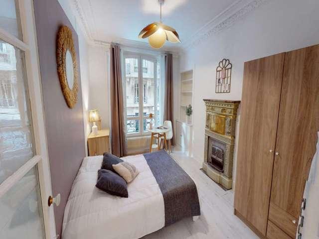 Chambre à louer dans un appartement de 4 chambres à Secrétan, Paris