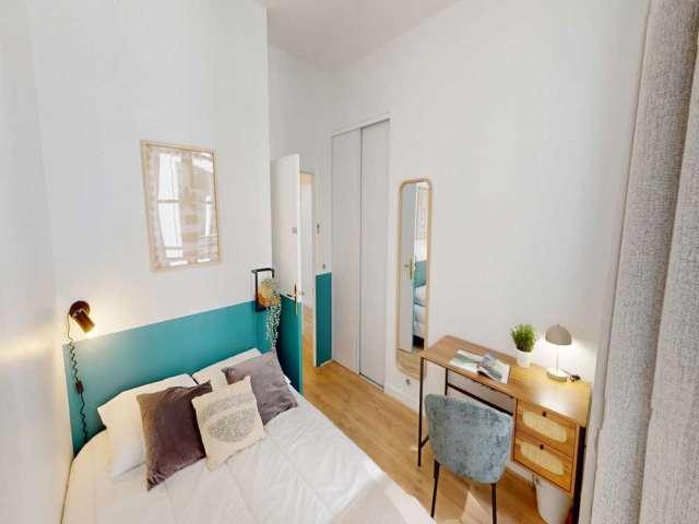 Chambre à louer dans un appartement partagé de 5 chambres à Paris