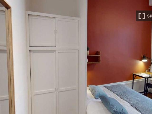 Chambre à louer dans un appartement de 4 chambres, Quartiers Anciens