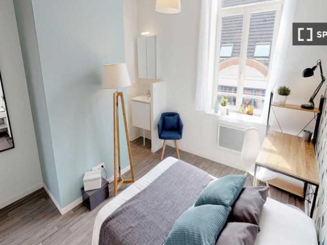 Chambre dans un appartement partagé de 4 chambres à Moulins, Lille