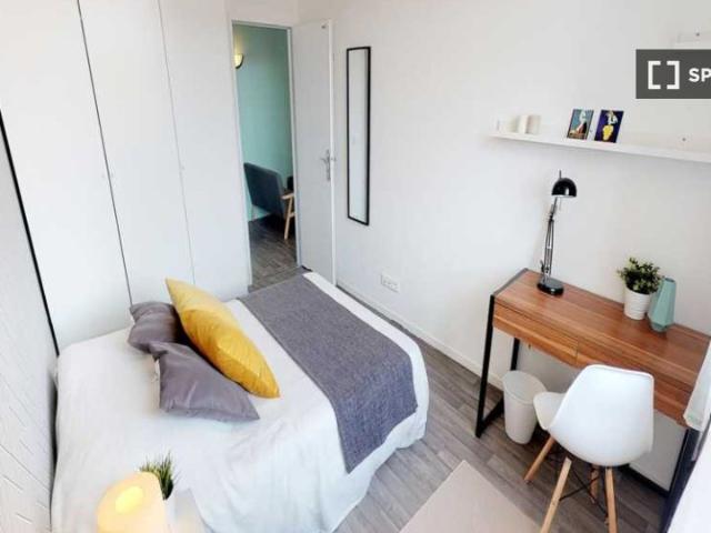 Chambre dans un appartement partagé de 4 chambres à Moulins, Lille